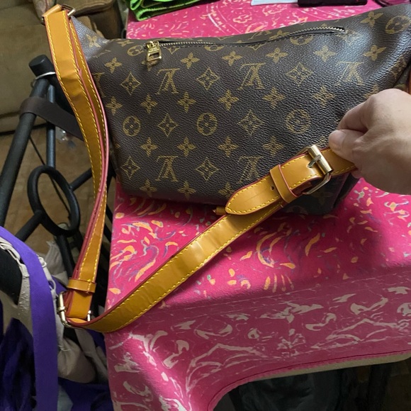 LV imitation bumbag - Picture 8 of 11